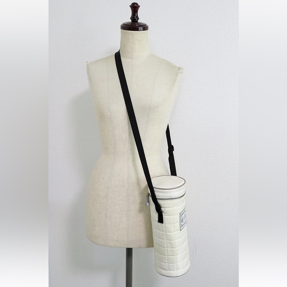 CHANEL White Quilted Bottle Carrier - Picture 2 of 16